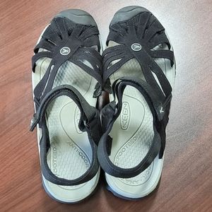 Keen  Rose Closed Toe Hiking Outdoor Sandals